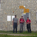 Auf solchen Wanderungen gilt bekanntlich das Motto: Der Weg ist das Ziel und so stört uns die fehlende Aussicht nicht gross