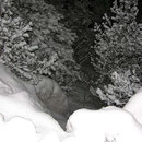 Auch in den Abgründen sieht es winterlich aus
