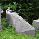 Auf dem Col de l'Aiguillon bleibt Jörg in einer Panzersperre hängen 