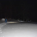 wir bahnen uns im tiefen Schnee eine Wanderwegspur beim Abstieg