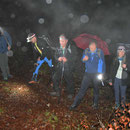 Gruppenbild mit Regenschirm