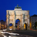 München - Siegestor am Abend - Fotorechte Tommy Loesch