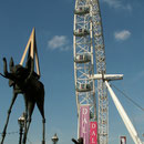 London Eye - Statue von Dali