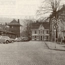 20_2701_Bahnstraße mit Schrankenwärter  Haus (WR) 1960