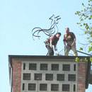 letzte Schweißarbeiten.   Foto: Ulrike Mose