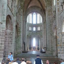 Die Kirche von Mont St. Michel ist gut besucht.
