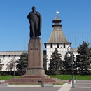 Lenin vor Stadtmauer