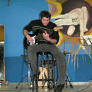 Ivanov Evgeny mit seiner Gitarre sang ein russisches Lied