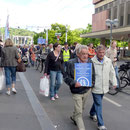 Im Vordergrund: Mitglieder der Umwelt- und Gesundheits-Initiative