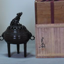 A14．須賀月芳 蝋型鋳造香炉 獅子蓋 - 高岡銅器展示館