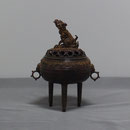 蝋型鋳物　松鷹地紋　香炉 獅子の彫刻付き 台座付き image.jpg