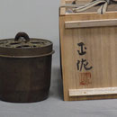 A28．二代須賀松園 涛文香炉 - 高岡銅器展示館