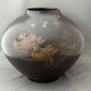 2025-114．おしどりもん彫金青銅花瓶 - 高岡銅器展示館