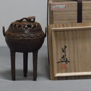 A19．須賀月真 蝋型鋳造香炉 小丸型霊芝付 - 高岡銅器展示館
