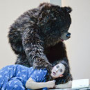 Bernhard Modes (Bär), Jaclyn Bermudez (Tatjana), Foto: Nils Klinger