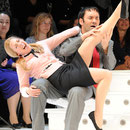 Ingrid Frøseth (Norina), Mario Klein (Don Pasquale), Opernchor, Publikum, Foto: Nils Klinger