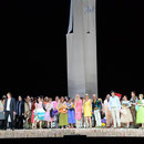 Marian Pop (Onegin), Tabea Göttig (Guillot), Inna Kalinina (Larina), Ulrike Schneider (Olga), Michal Kuzma (Hauptmann), Bassem Alkhouri (Lenskij), Opernchor&Extrachor, Foto: Nils Klinger