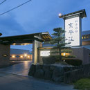 建物正面全景夜