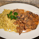 Pieds de Cochon aux Morilles à la Crème et Nouilles fraîches