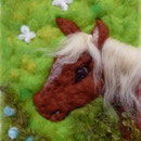 WOLLBILD BRAUNES PFERD - HAFLINGER- FILZ MIT HERZ FILZBILDER