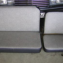 Henschel LKW Sitze neu gepolstert und mit originalgetreuem Material bezogen.
