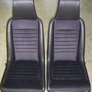 VW Porsche 914 Sitze mit Originalmaterial neu bezogen.