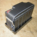 Batteriehalterung aus Echtleder Riemen angefertigt.