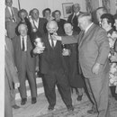 Willi Zillig beim Kredenzen