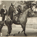 Abholung des Bischofs zur Firmung in Geinsheim (Anwesen Oskar Nett): Jakob Weber und Rudolf Henrich  