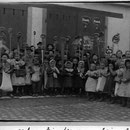 Sommertag vor "Spritzenhaus" neben Altem Schulhaus