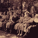 Katholische Frauen mit SChwester ...; l.u. Anna Eichberger, Anna Kästel, Katsche Kästel, Beata Eichberger, Maria Eichberger, Stadler, Kathrin Aschbacher, Monika Zillig, Anna Hopp,l.o. Lisbeth Klein, Maria Weber, Weißbrod und Elisabeth Hoffelder  , 