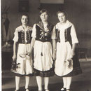 Theatergruppe Elisabeth Niederer, Pauline Henrich und Stephanie Kästel (später Schwester im St. Marien-Krankenhaus in Ludwigshafen)