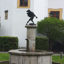 Moriskentänzer vor dem Rathaus in Schmidmühlen