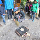 Brotbackstation - Feuer entfachen