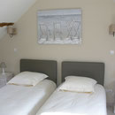 Chambre 2 lits 90/190 avec bonnetière et commode