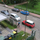 Blick auf das neue Tor der Kindertagesstätte von oben