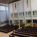 Kirche und Gemeindesaal sind für das große Fest vorbereitet.