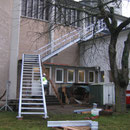Einbau der Fluchttreppe zum Pfarrgarten