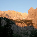 Sonnenaufgang an der Höllentalangerhütte