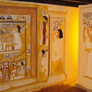 Farbrekonstruktion einer Szene aus dem Grab der königlichen Amme Maia in Sakkara, Ägyptenausstellung 2011 in Wiesbaden, Foto und Malerei: Daniela Rutica