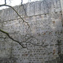 Die gut erhaltene Schildmauer 18 Meter hoch und 3m stark