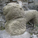Ein steinerner Löwe im Innnenhof.