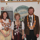 Jahr 2003: Schützenkönigin: Hermann Karin, Wurstkönig: Weidel Michael, Brezenkönigin: Wittmann Carola