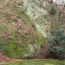 Schaliger Basalt am Tuff-Kontakt, Foto: E. Klein
