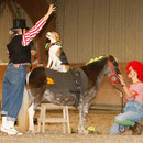 Martina und Simone mit Pony Griseldis und Hund Vico