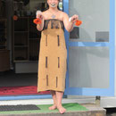 Maori-Frau bei der Begruessung im Maori-Village Mitai