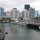 Wellingtoner Hafengelaende mit Skyline im Hintergrund