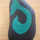 Mein bemalter Stein (Fish hook-Whale tail)