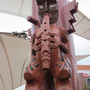Maori-Mann-Schnitzfigur