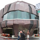 Das neue Flughafen-Terminal-Gebaeude, The Rock, von aussen